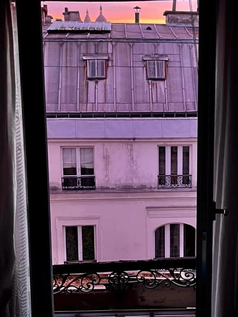 2 Pieces Apercu Vue Sacre Coeur-Rue Des Martyrs Apartment Paris France